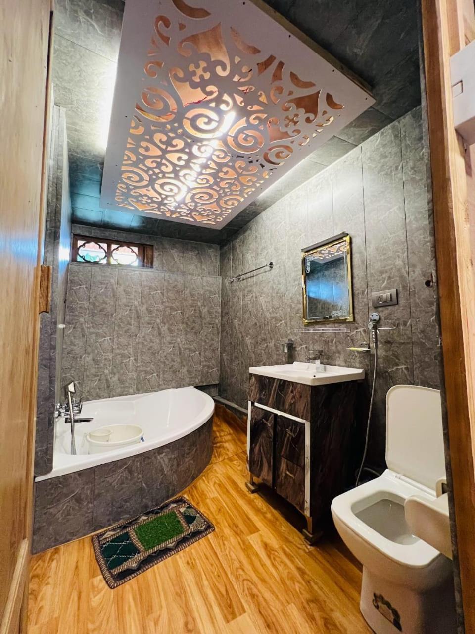 Hotel New Zealand Group Of Houseboats Srīnagar Exterior foto